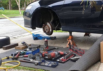Mobile brake repair service with professional tools and equipment – fast, reliable, and done right at your location.